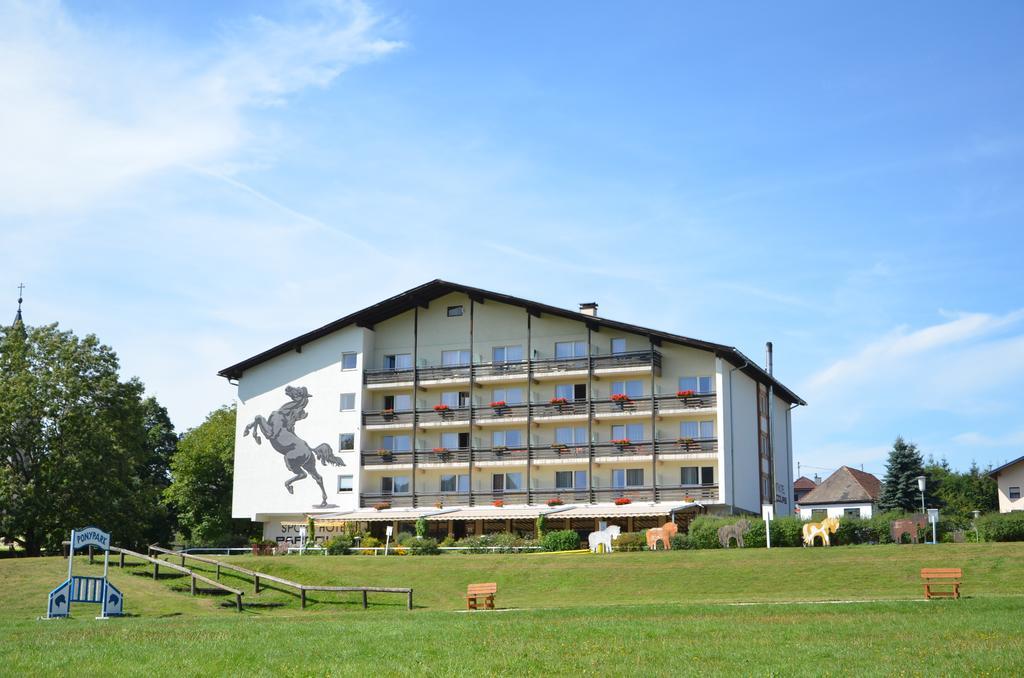 Hotel Reitzentrum Hausruckhof Ampflwang im Hausruckwald Ngoại thất bức ảnh