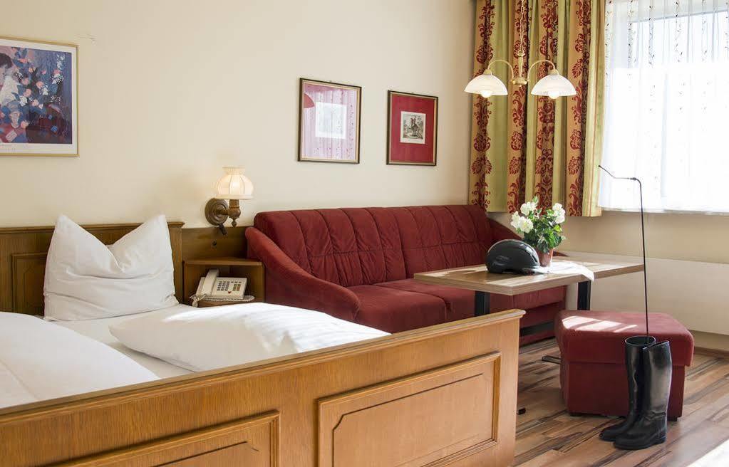 Hotel Reitzentrum Hausruckhof Ampflwang im Hausruckwald Ngoại thất bức ảnh